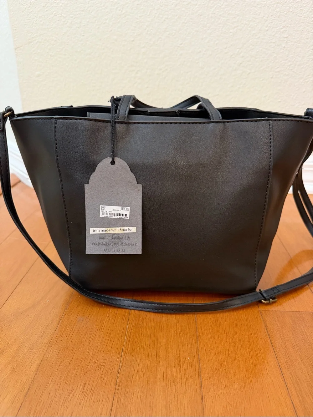 T-Shirt & Jeans Classic Black Women’s Tote Bag with Black Cat Charm